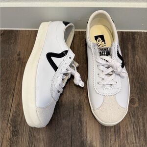 Vans Classic Unisex Leather White and Black Low-Tops